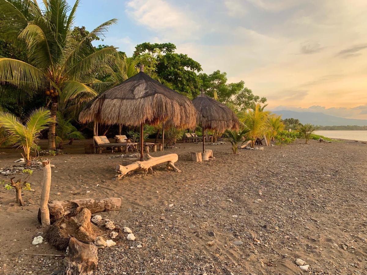 Budi Sun Resort Maumere Exterior photo