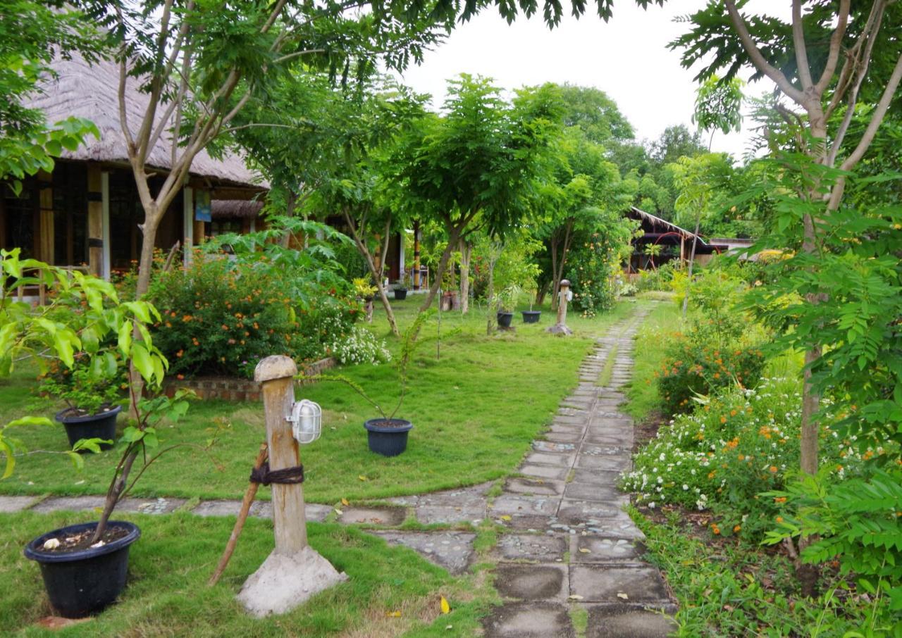 Budi Sun Resort Maumere Exterior photo