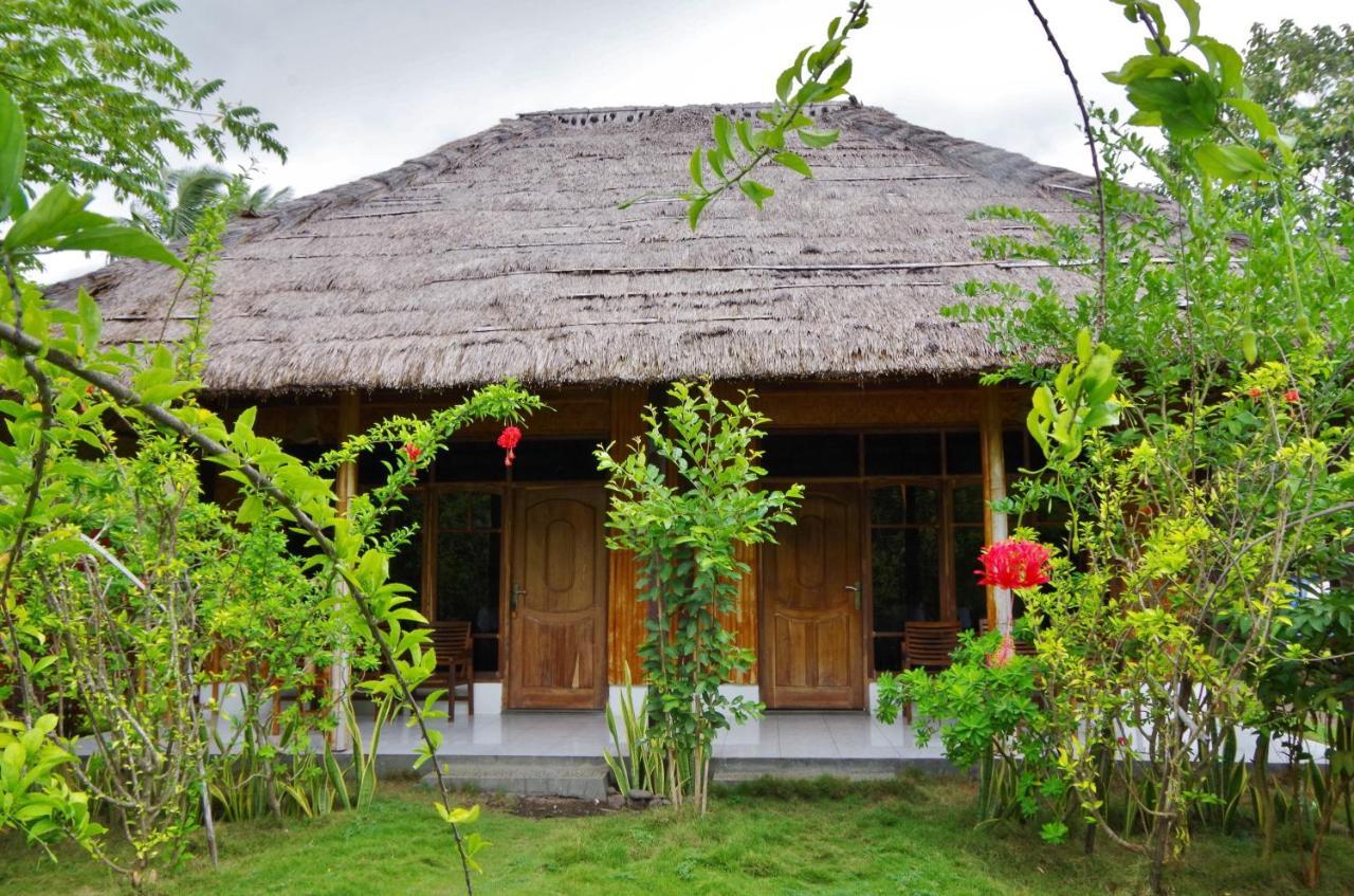 Budi Sun Resort Maumere Exterior photo